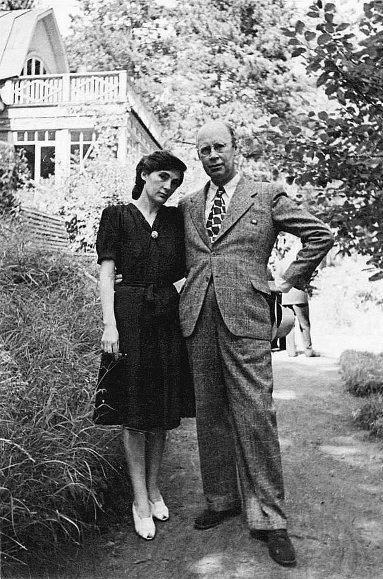 Prokofjev og hans kone Myra, Moskva 1946<br />
Wikimedia Commons