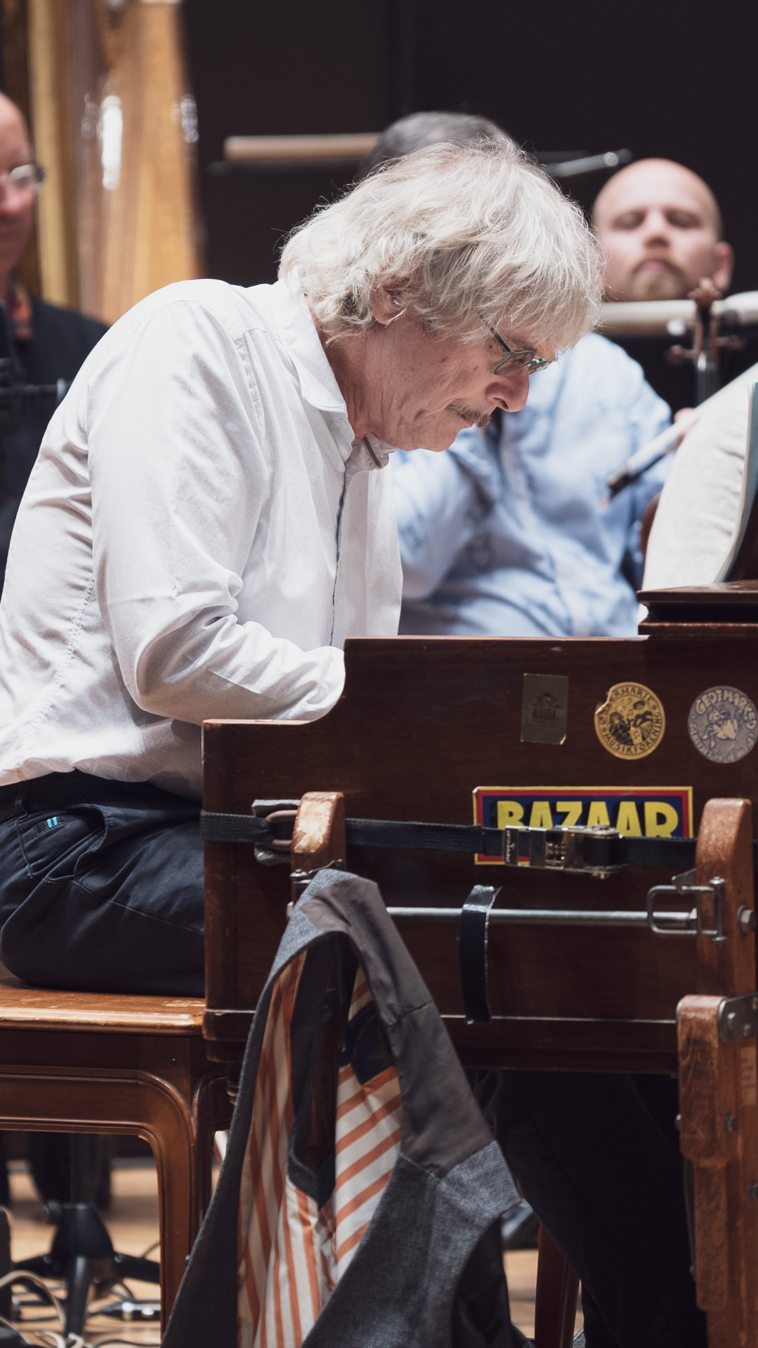 Musik med stribede strømper: Oplev Anders Koppel spille sin svingende nye koncert for Hammondorgel og symfoniorkester